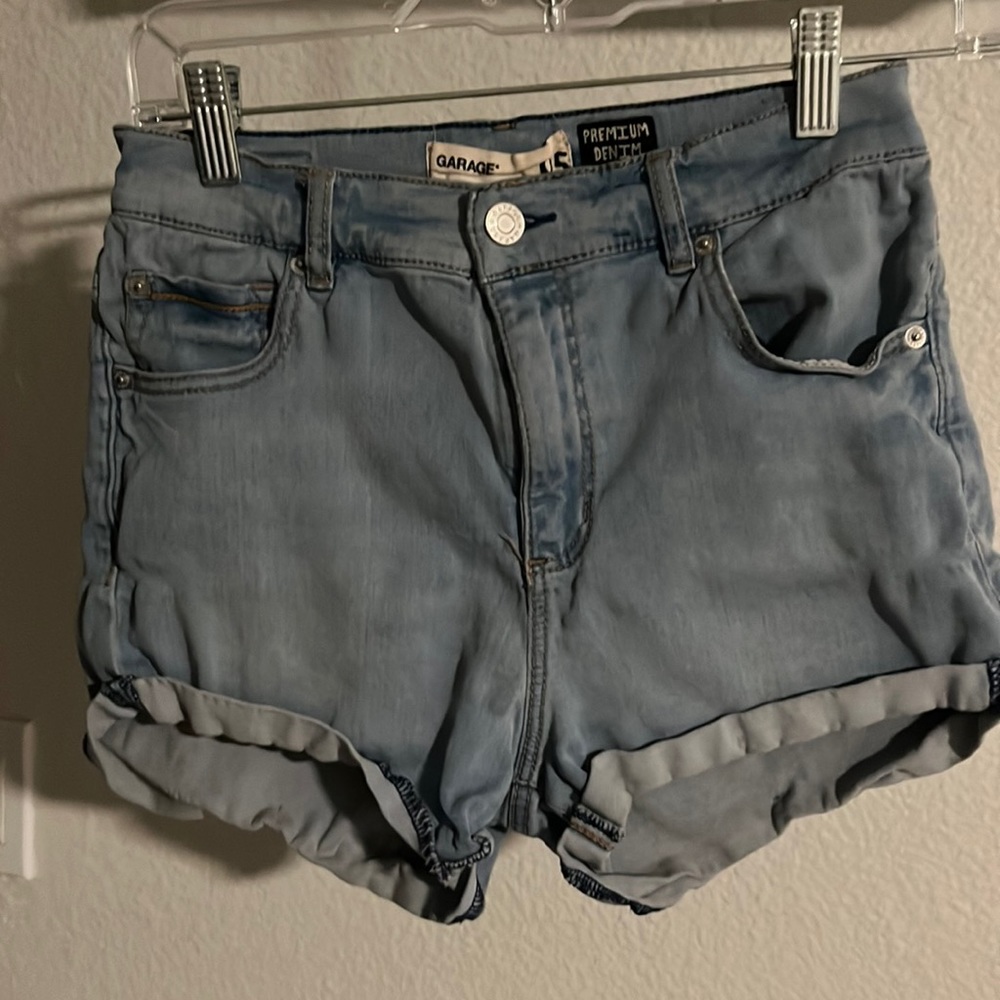 Light wash cuffed denim shorts. Lightly worn. Size 5 juniors. Garage brand.